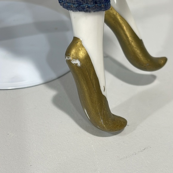 Dancing Musical Masquerade Pierrot Doll Christmas Around the World - Picture 13 of 15